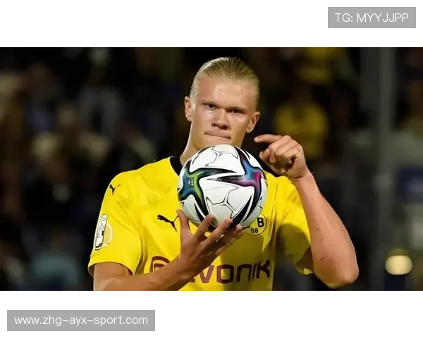 哈兰德抢先一步完成射门